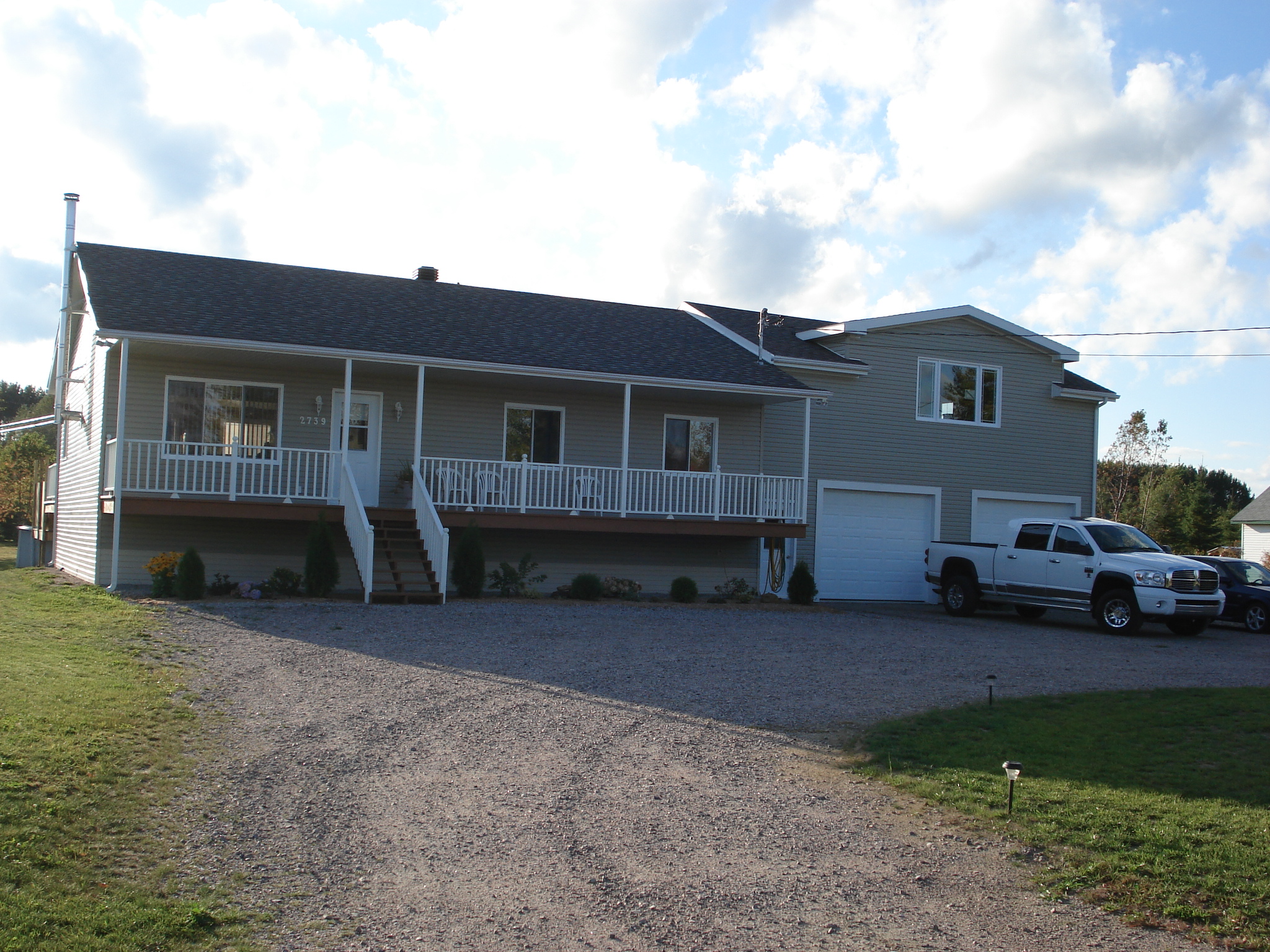 MAISON AVEC REVENUS À VENDRE MONTLAURIER à (Laurentides)