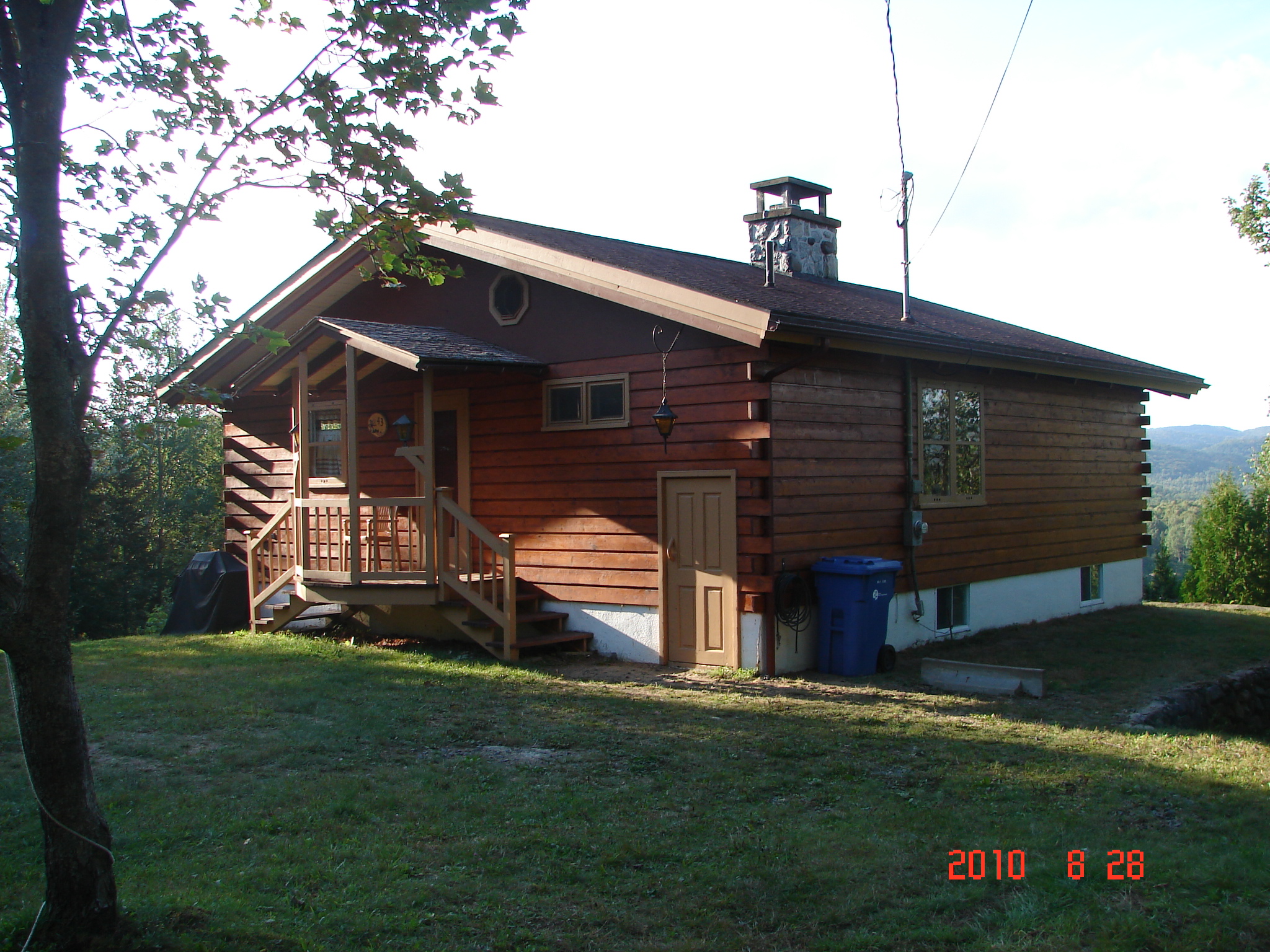CHALET RUSTIQUE POUR BRICOLEUR à SainteMargueriteduLacMasson