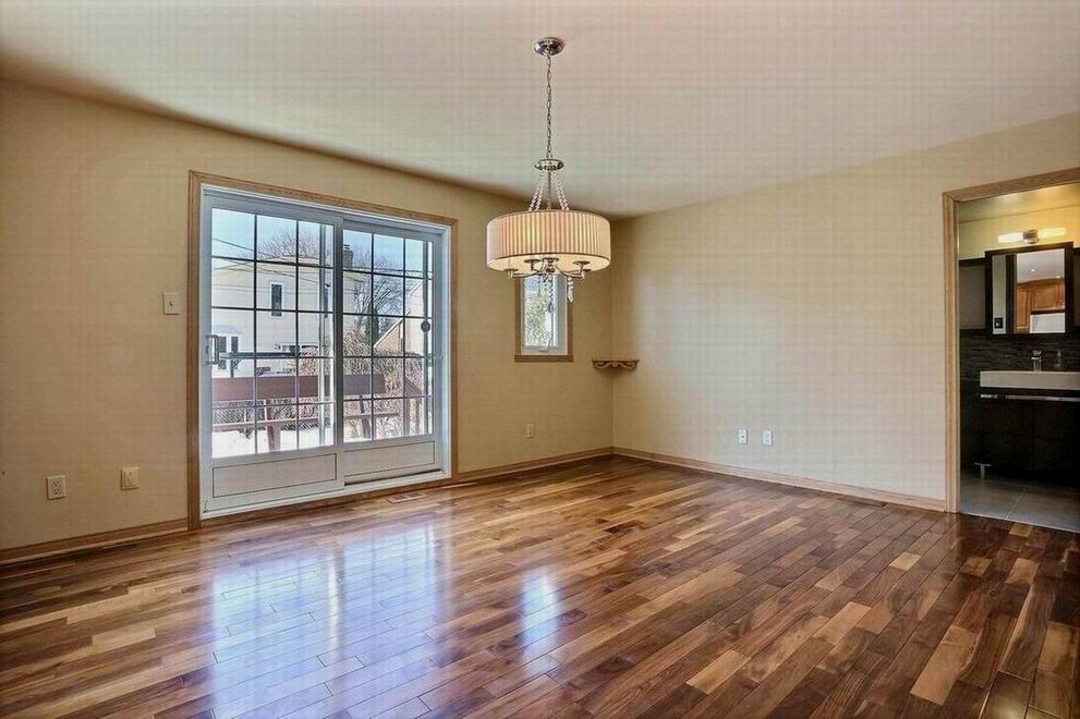 Élégante maison à vendre Boucherville à Montreal/CentreVille (Montréal)