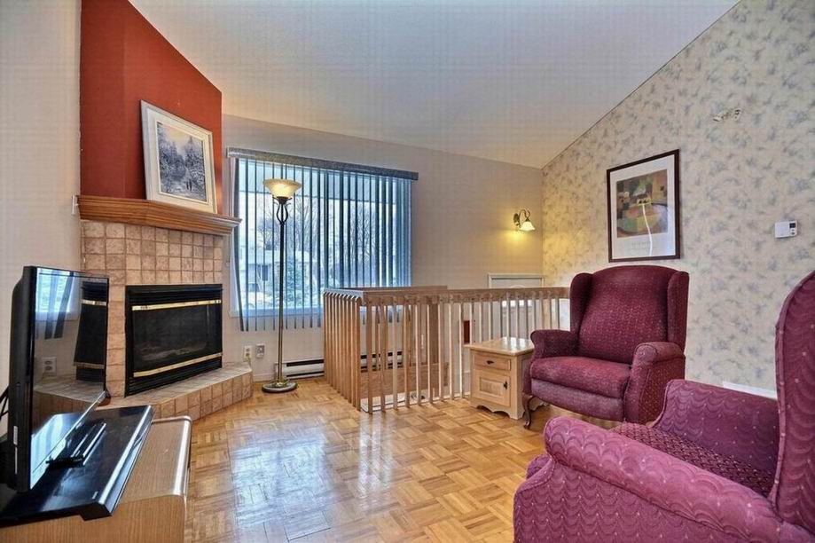 Maison avec bachelor SaintJerome Bellefeuille Montreal/CentreVille