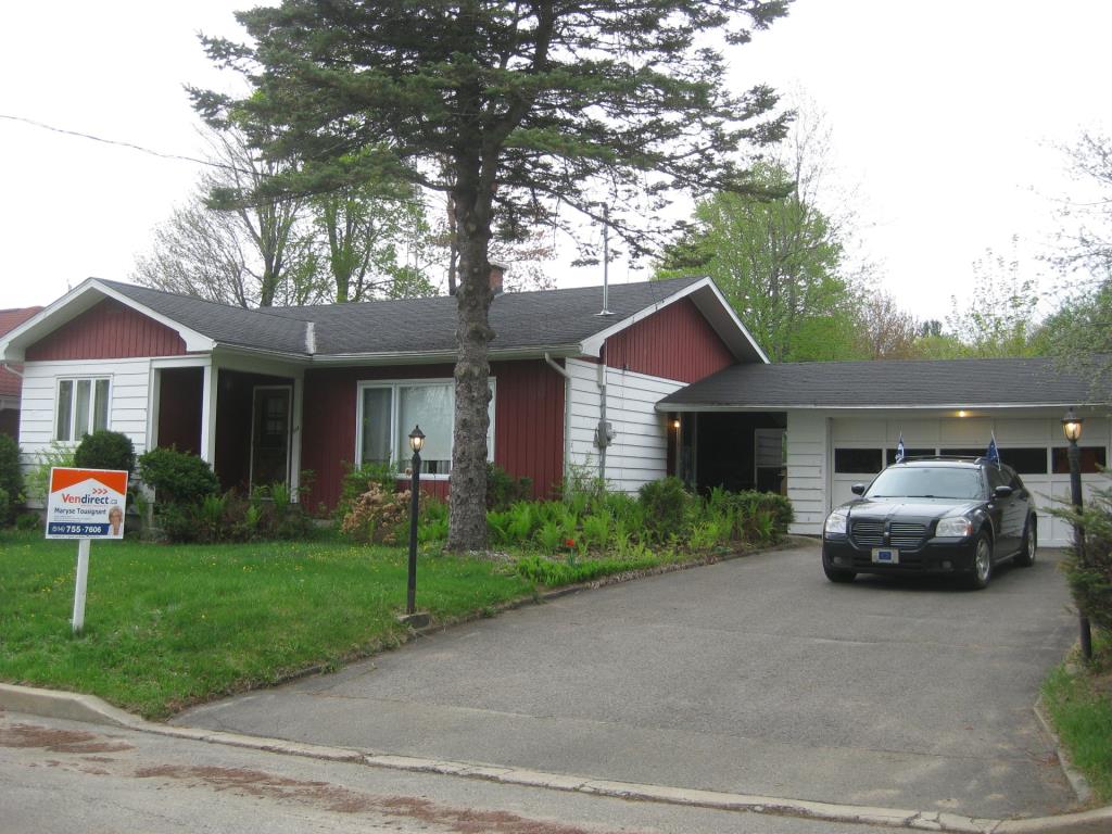 AUBAINE Maison BrownsburgChatham près de Lachute Montreal/CentreVille (Montréal) AUBAINE Maison BrownsburgChatham près de Lachute Montreal/CentreVille (Montréal)