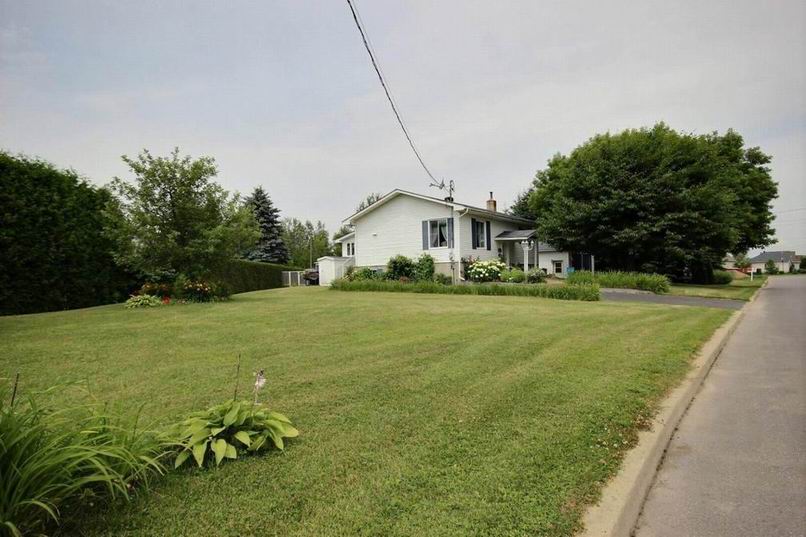 Maison NotreDamedesPrairies Immense terrain Montreal/CentreVille