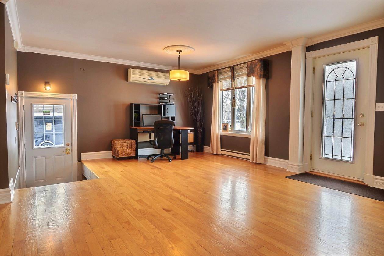 Maison avec grand terrain privé StMathieudeBeloeil Montreal/Centre