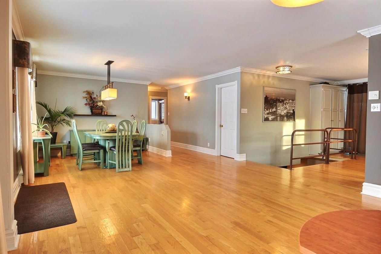 Maison avec grand terrain privé StMathieudeBeloeil Montreal/Centre