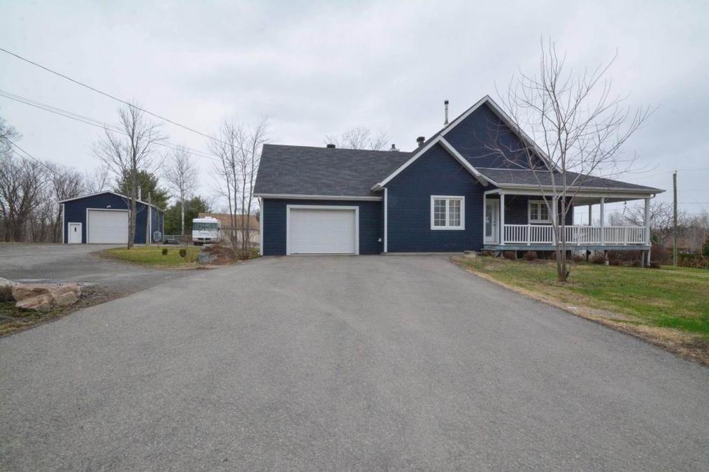 *Très grand garage détaché 25X42* Porte commerciale Montreal/Centre