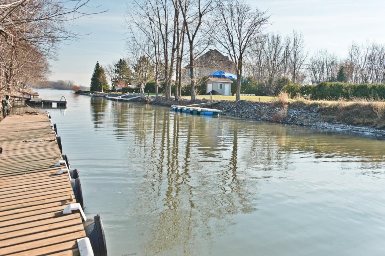 Maison au bord de l'eau SaintBlaisesurRichelieu Montreal/Centre