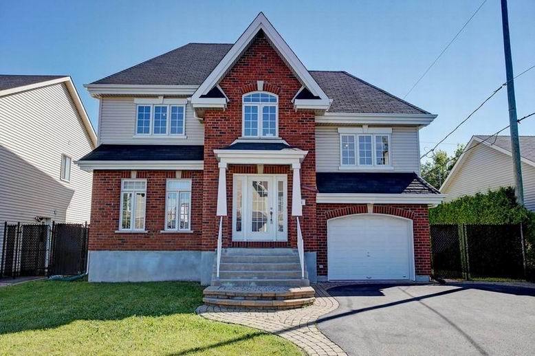 Superbe maison avec bachelor à Terrebonne