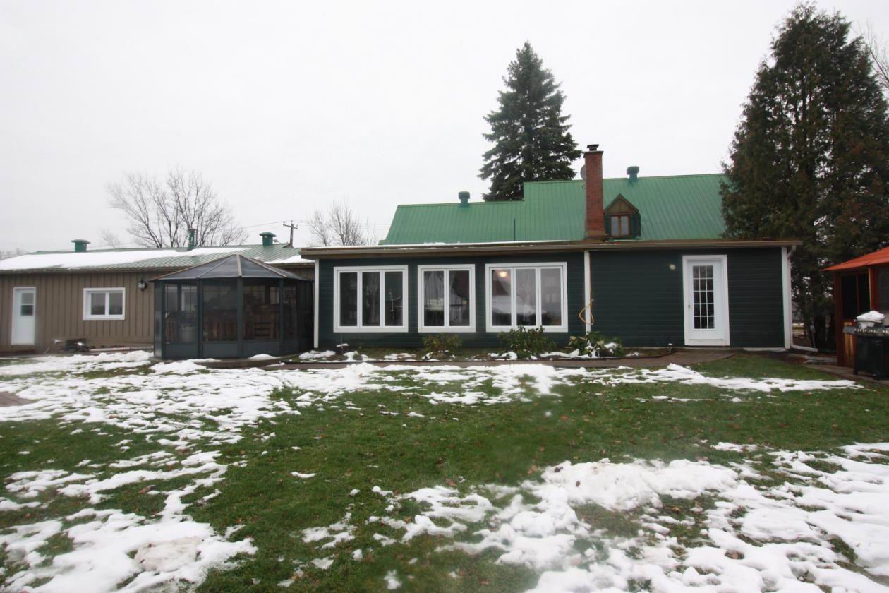 Fermette de 3 acres, écurie 10 box et poulailler à StStanislasde