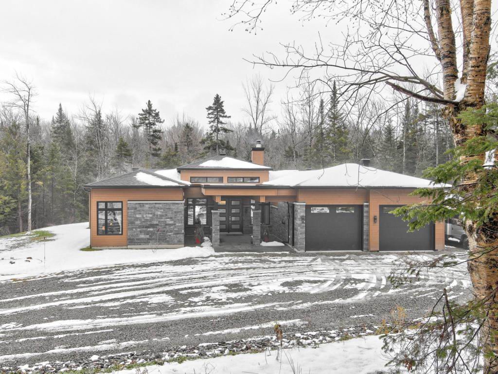 Magnifique maison contemporaine au bord du Ruisseau Castle Montreal