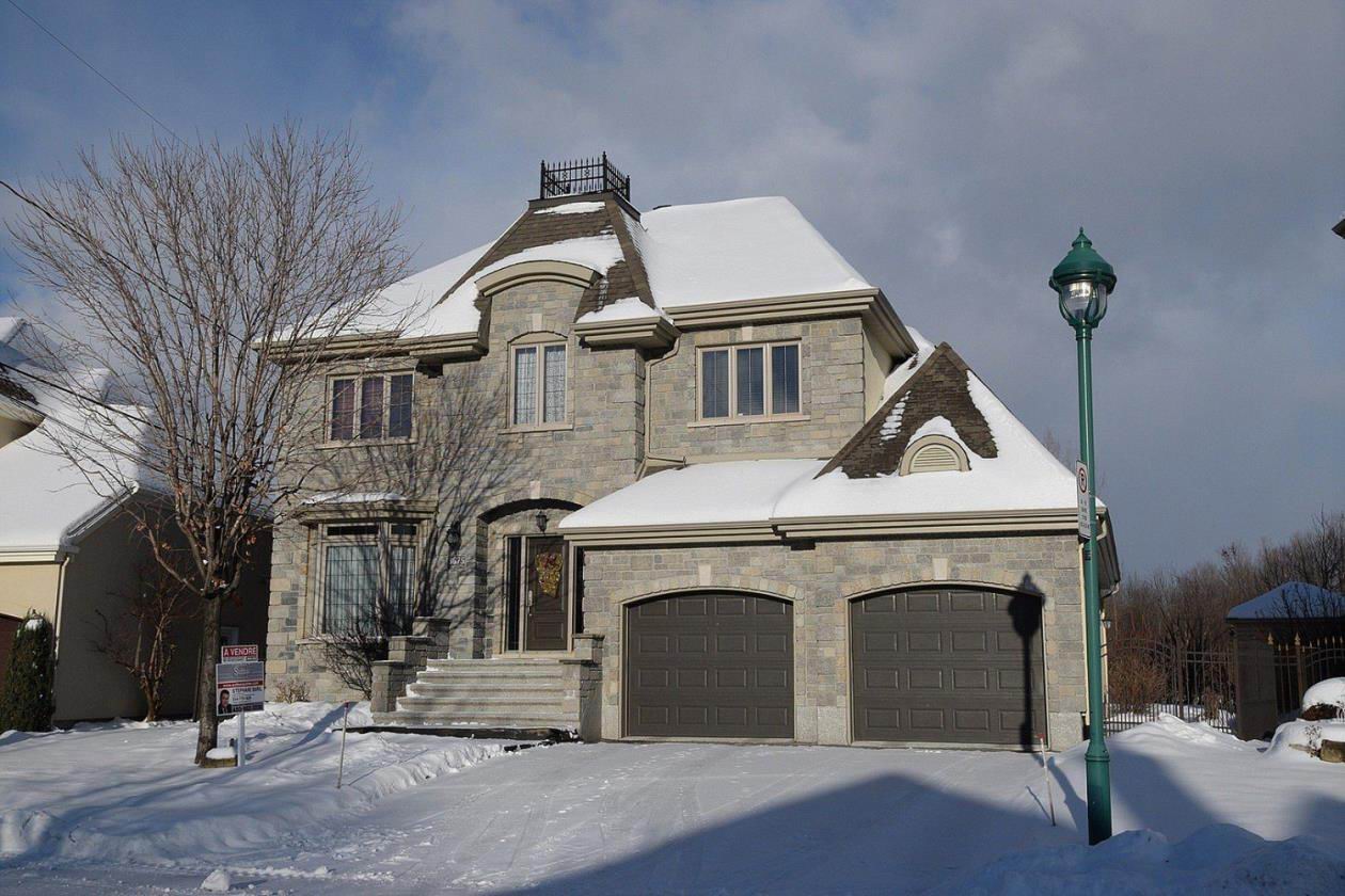 Luxueuse maison adossée au Golf SteRose de Laval Montreal/CentreVille