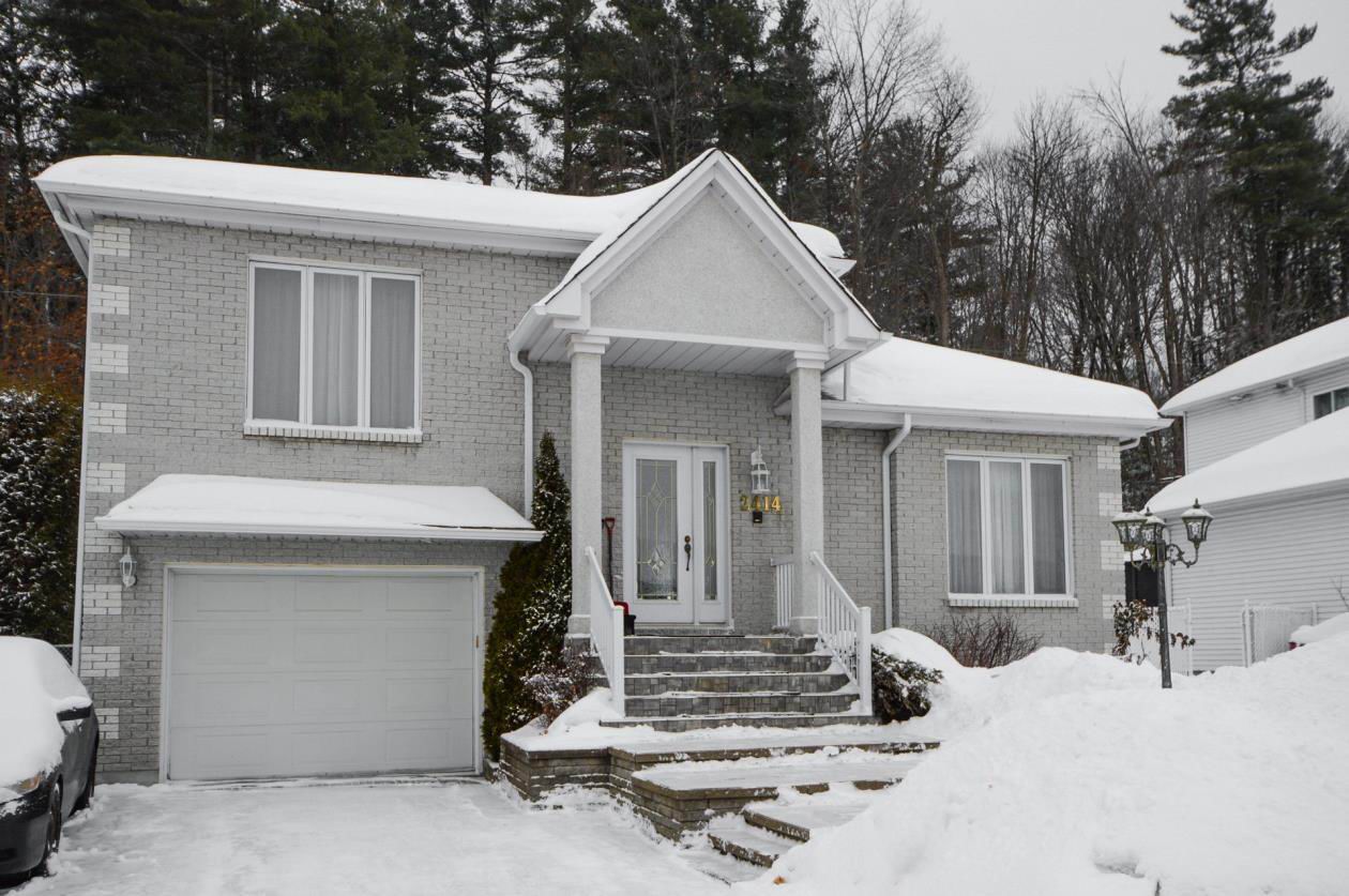 Superbe maison impeccable avec boisé arrière à Mascouche Montreal
