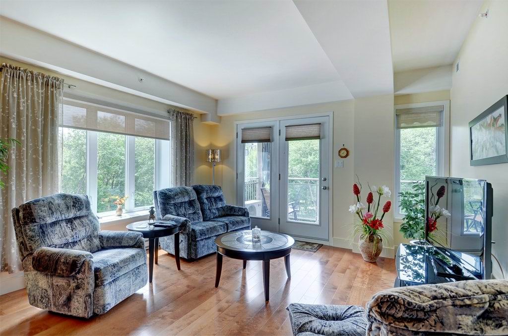 Lumineux condo StAugustindeDesmaures Libre rapidement Montreal