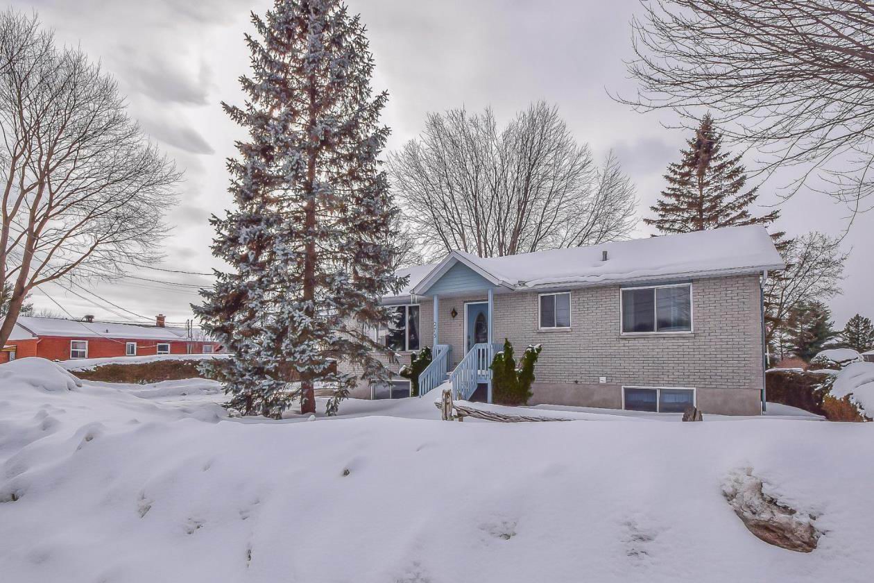 Maison idéale pour grande famille Lachute Montreal/CentreVille (Montréal)