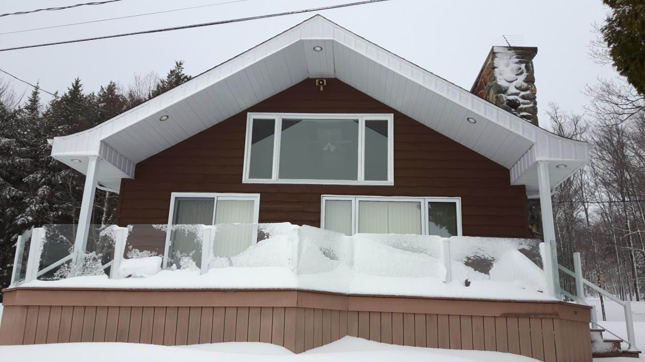 Succession Chalet 4 saisons au bord de l'eau Lac Poulin Beauce