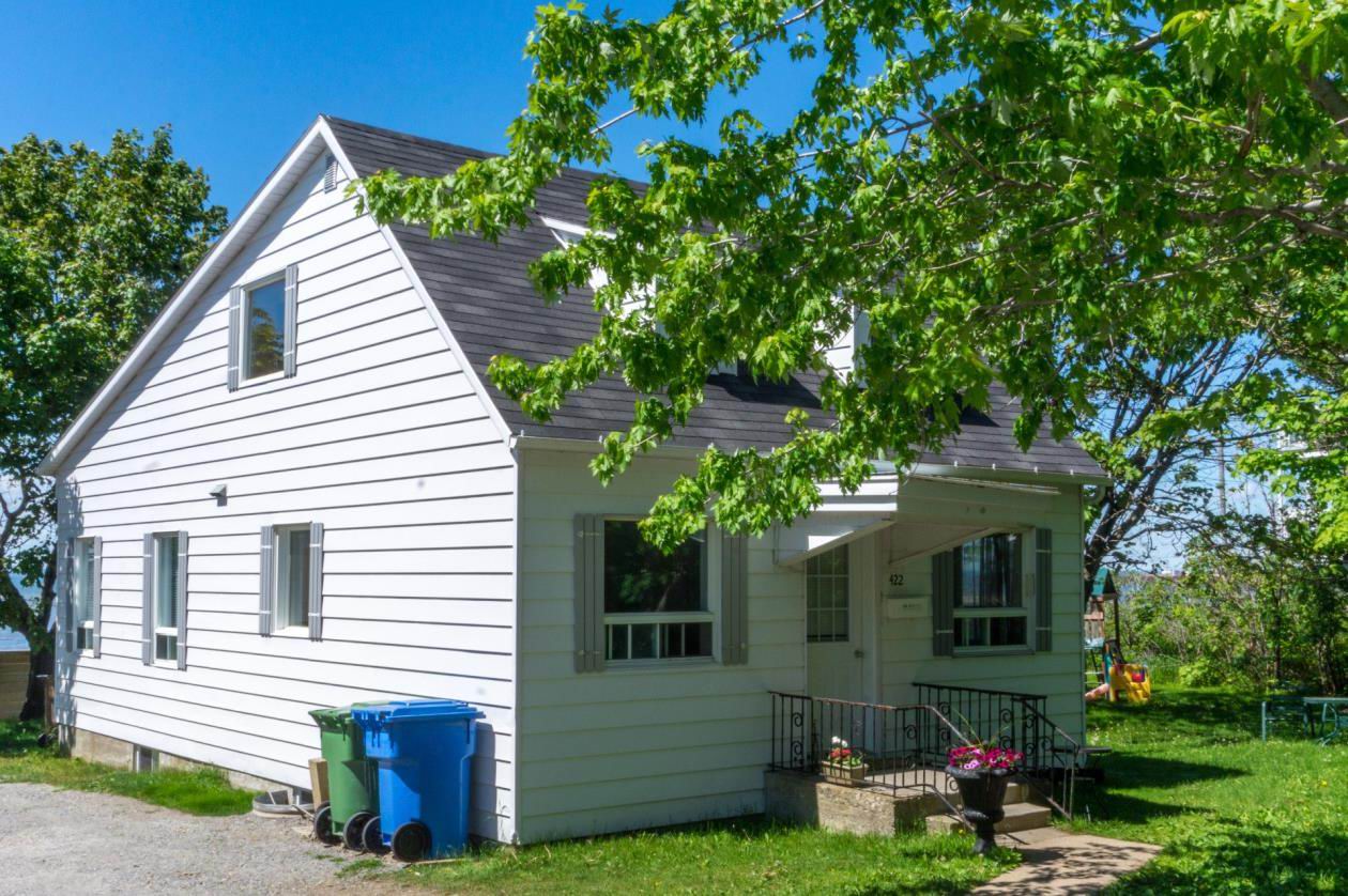 Maison au bord du fleuve dans le centreville de Rimouski Montreal