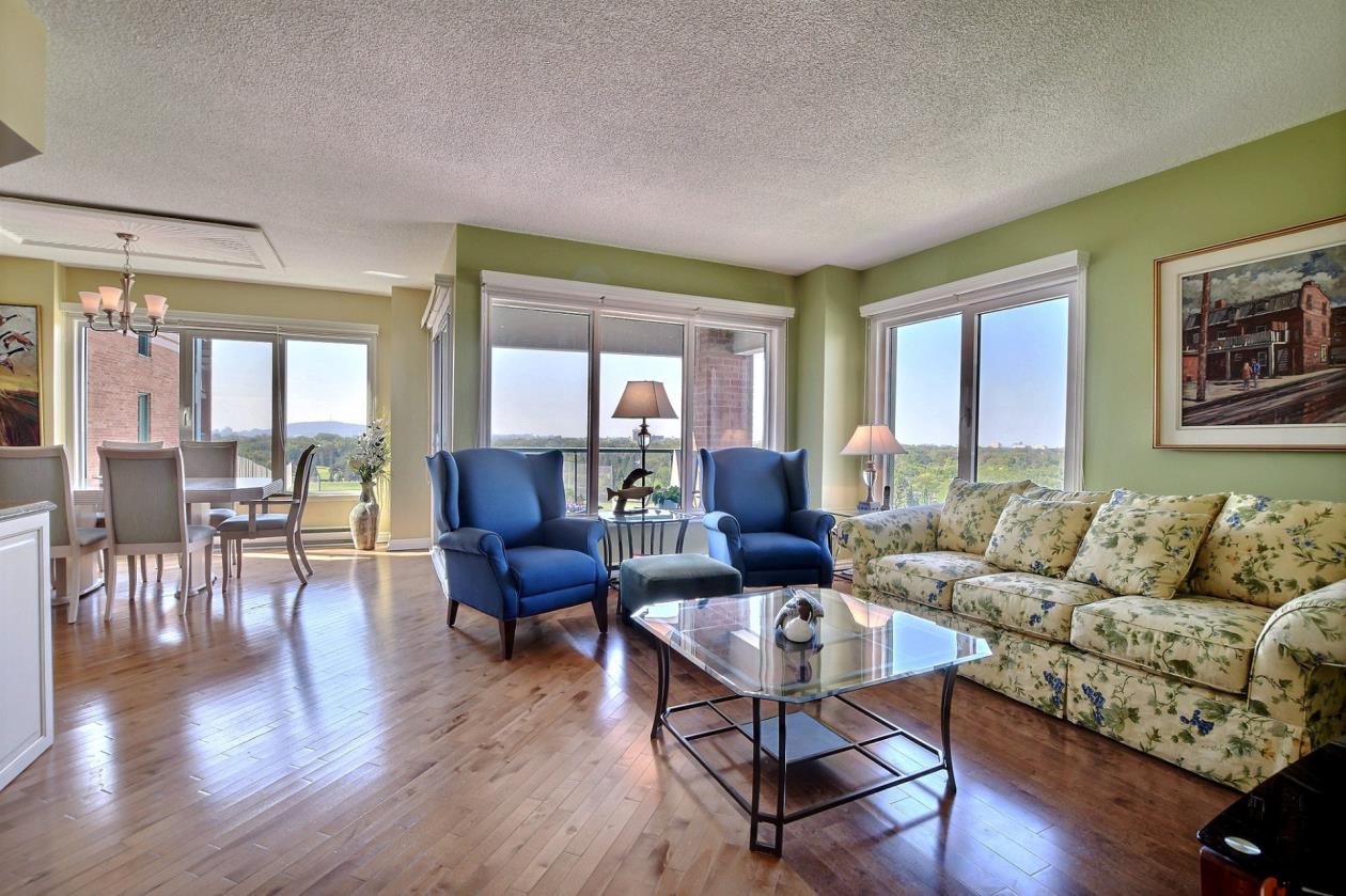 Condo impeccable et bien situé avec 2 garages côte à côte Montreal