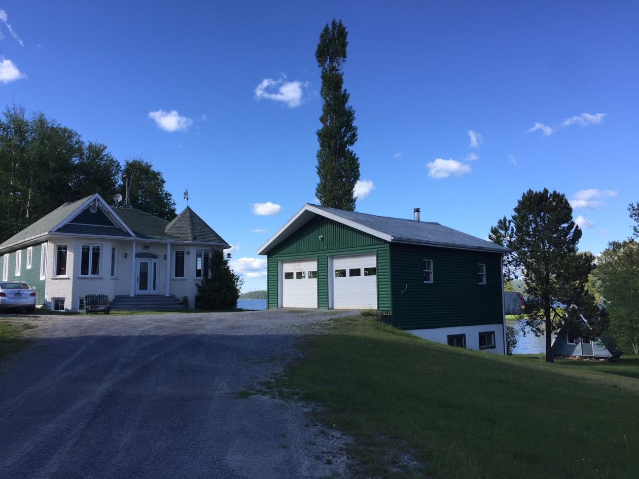 Maison 4 chambres Havre de paix au bord du Lac Témiscouata Montreal/CentreVille (Montréal) Maison 4 chambres Havre de paix au bord du Lac Témiscouata Montreal/CentreVille (Montréal)