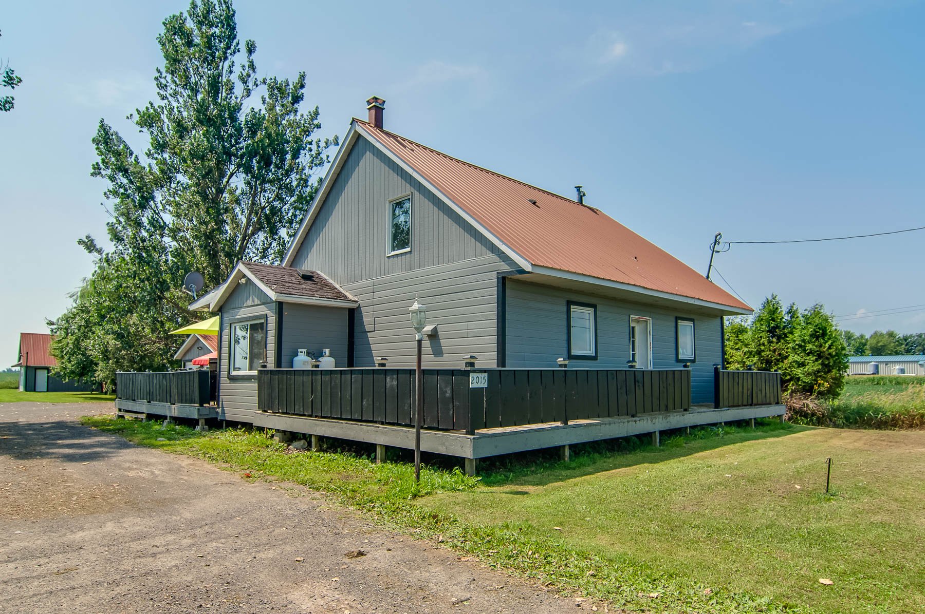 Magnifique propriété d'environ 40 000 pi2 à StPolycarpe Montreal