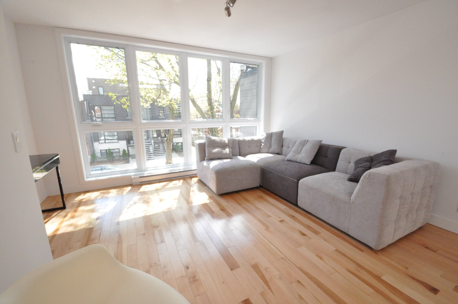 Très beau condo sur 2 étages avec grande mezzanine Mercier Mtl Montreal