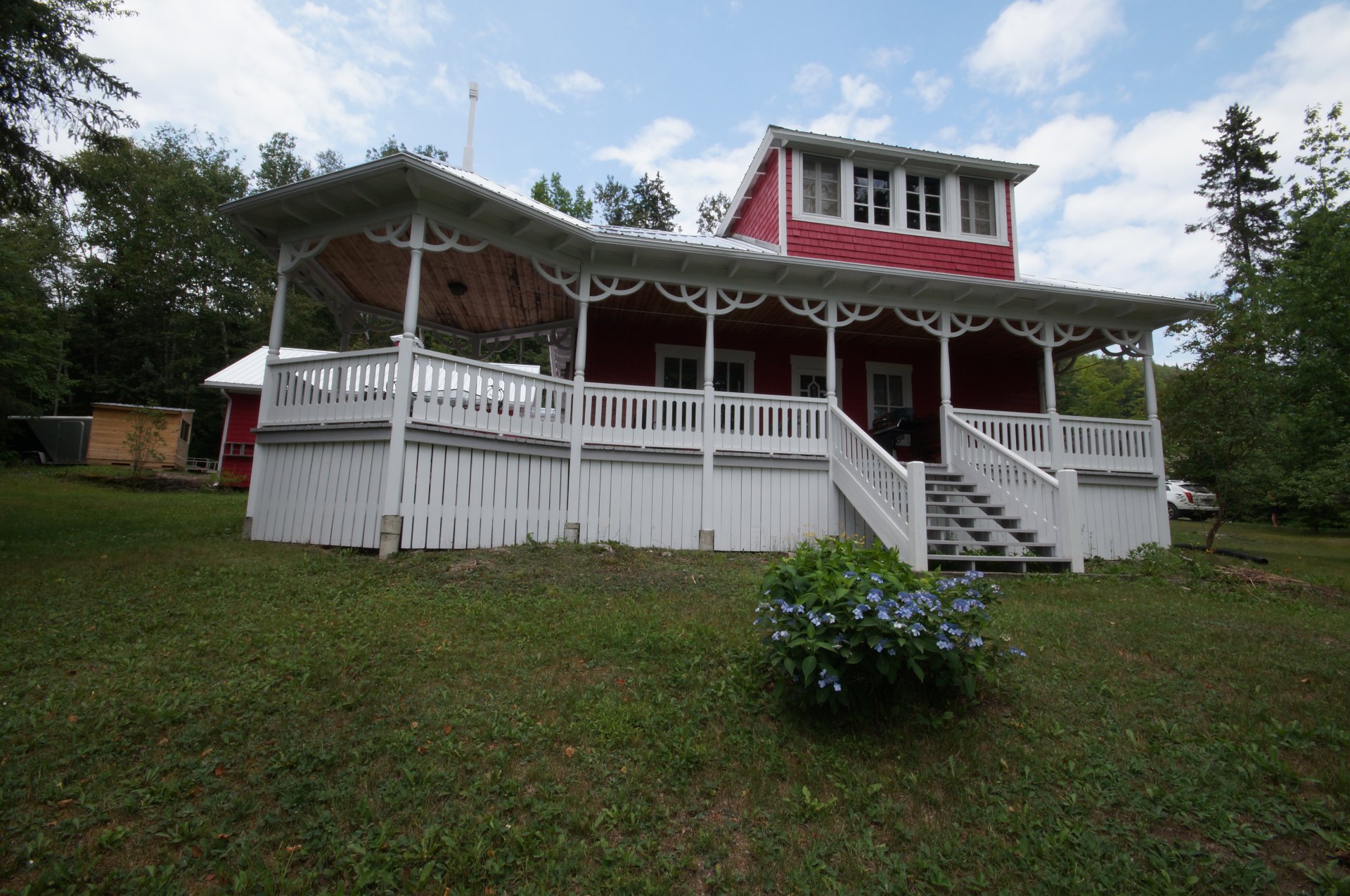 Charmante maison au bord de l'eau à NotreDameduLac Montreal/Centre