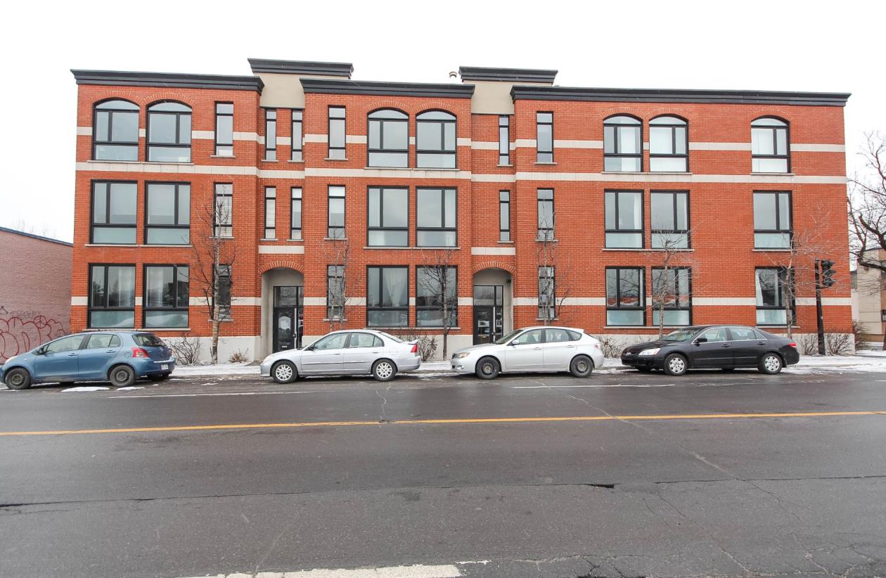 Magnifique condo LIBRE dans le quartier MileEx Montreal/CentreVille