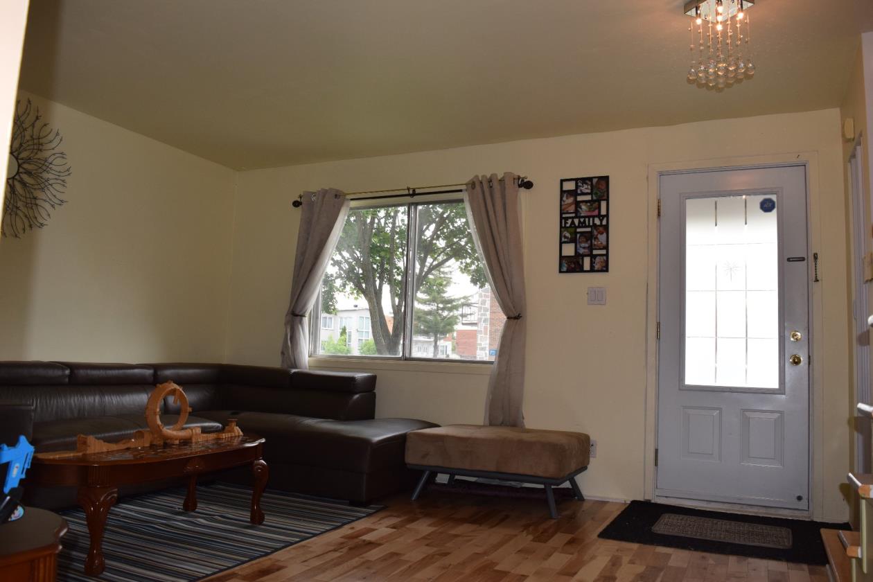 Maison jumelée proche des services et transports à Vimont Laval