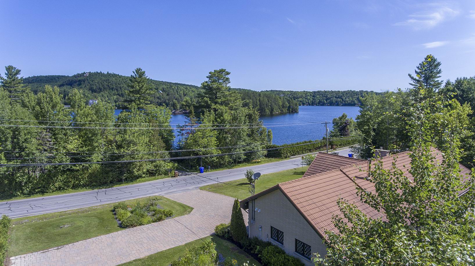 Prestigieux plainpied avec accès au lac à StDenisdeBrompton