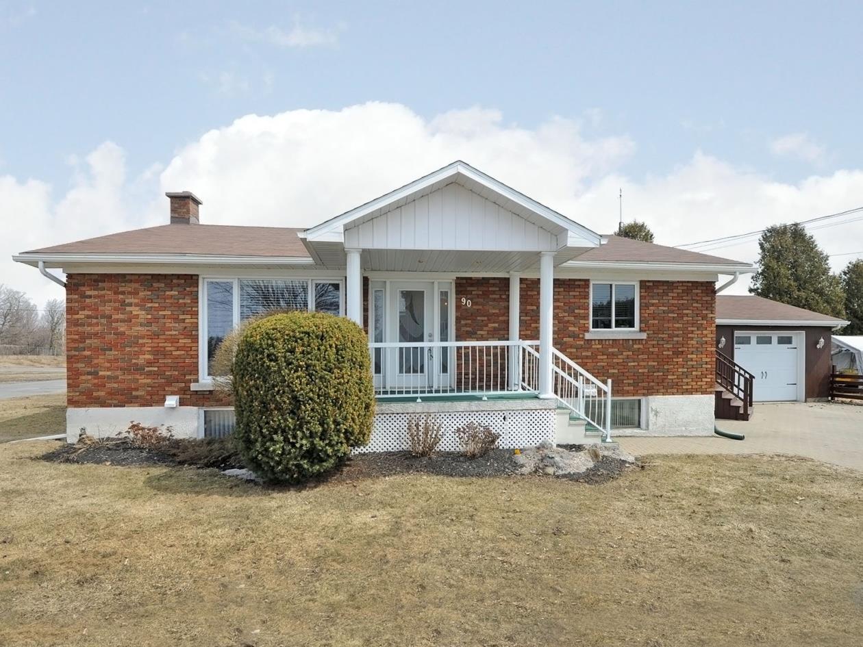 Belle maison avec spa et sauna à Valleyfield 239 900 !!! Montreal