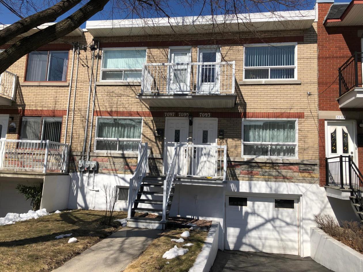 Grand triplex avec garage proche du métro StMichel 559 000 Montreal