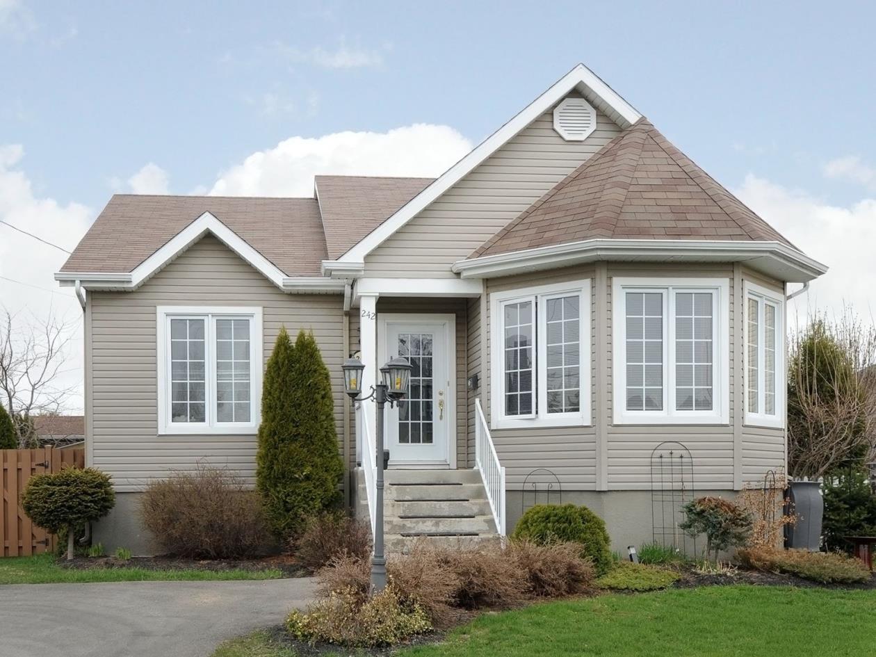 Magnifique plainpied près des écoles à StZotique Montreal/Centre
