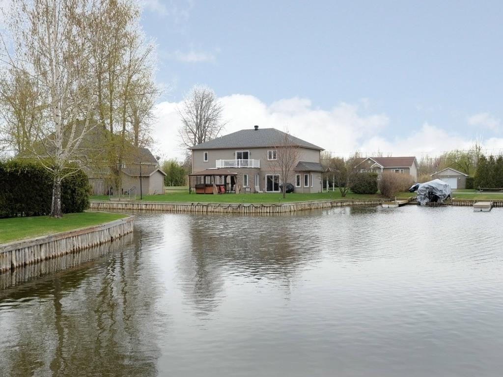 Magnifique maison au bord de l'eau 4 chambres à StZotique Montreal/CentreVille (Montréal)