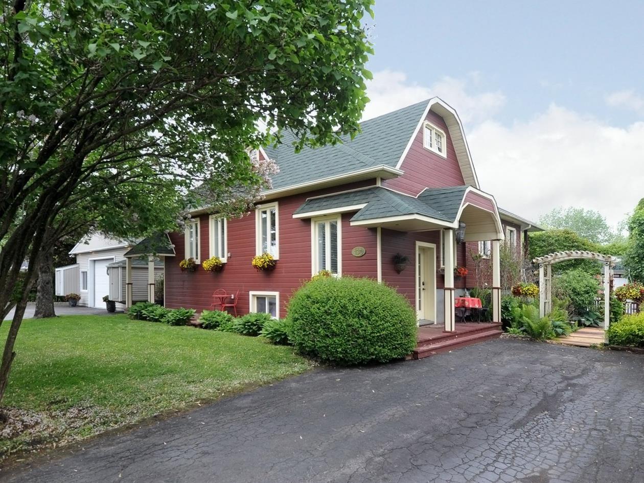 ** Maison d'un charme unique à StZotique ** Montreal/CentreVille (Montréal) ** Maison d'un charme unique à StZotique ** Montreal/CentreVille (Montréal)