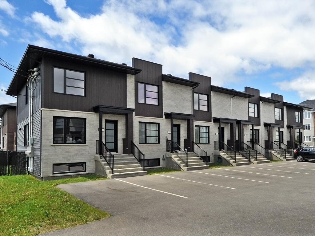 Magnifique condo de style maison de ville 2015 Les Coteaux Montreal