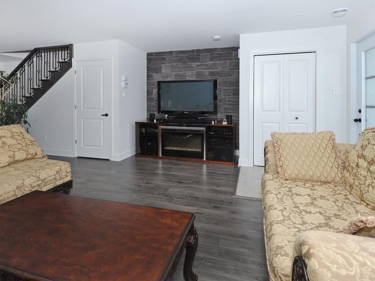 Magnifique condo de style maison de ville 2015 Les Coteaux Montreal