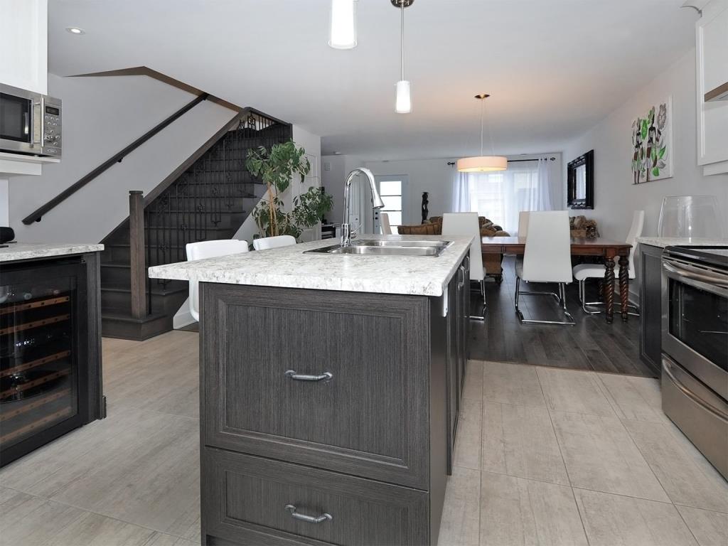 Magnifique condo de style maison de ville 2015 Les Coteaux Montreal