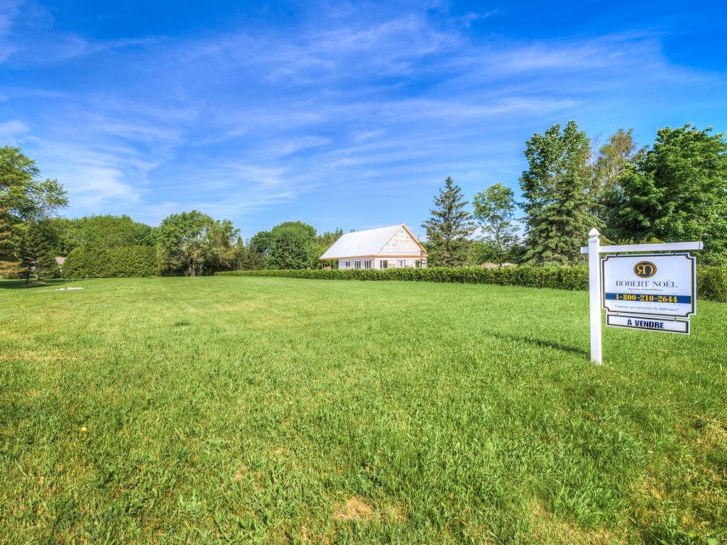 Terrain à vendre situer en zone résidentiel et commercial Lacolle