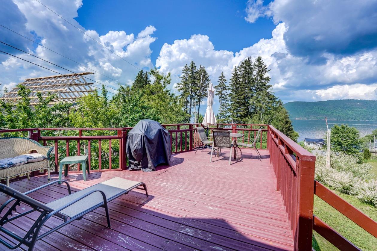 Chaleureuse maison quartier Cabano avec vue sur le LacTémiscouata