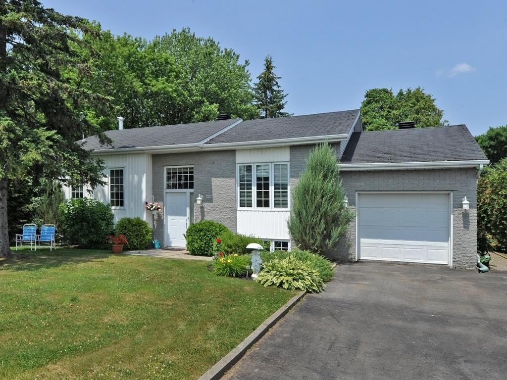 Splendide maison avec magnifique cour arrière à Valleyfield Montreal