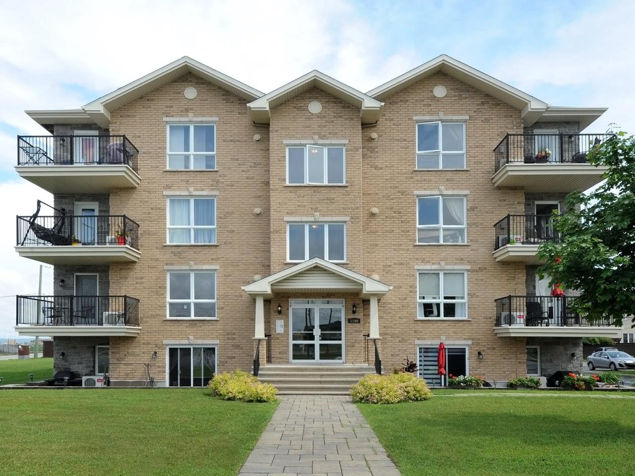 Condo 4 1/2 parfait pour jeune famille devant un parc VaudreuilDorion