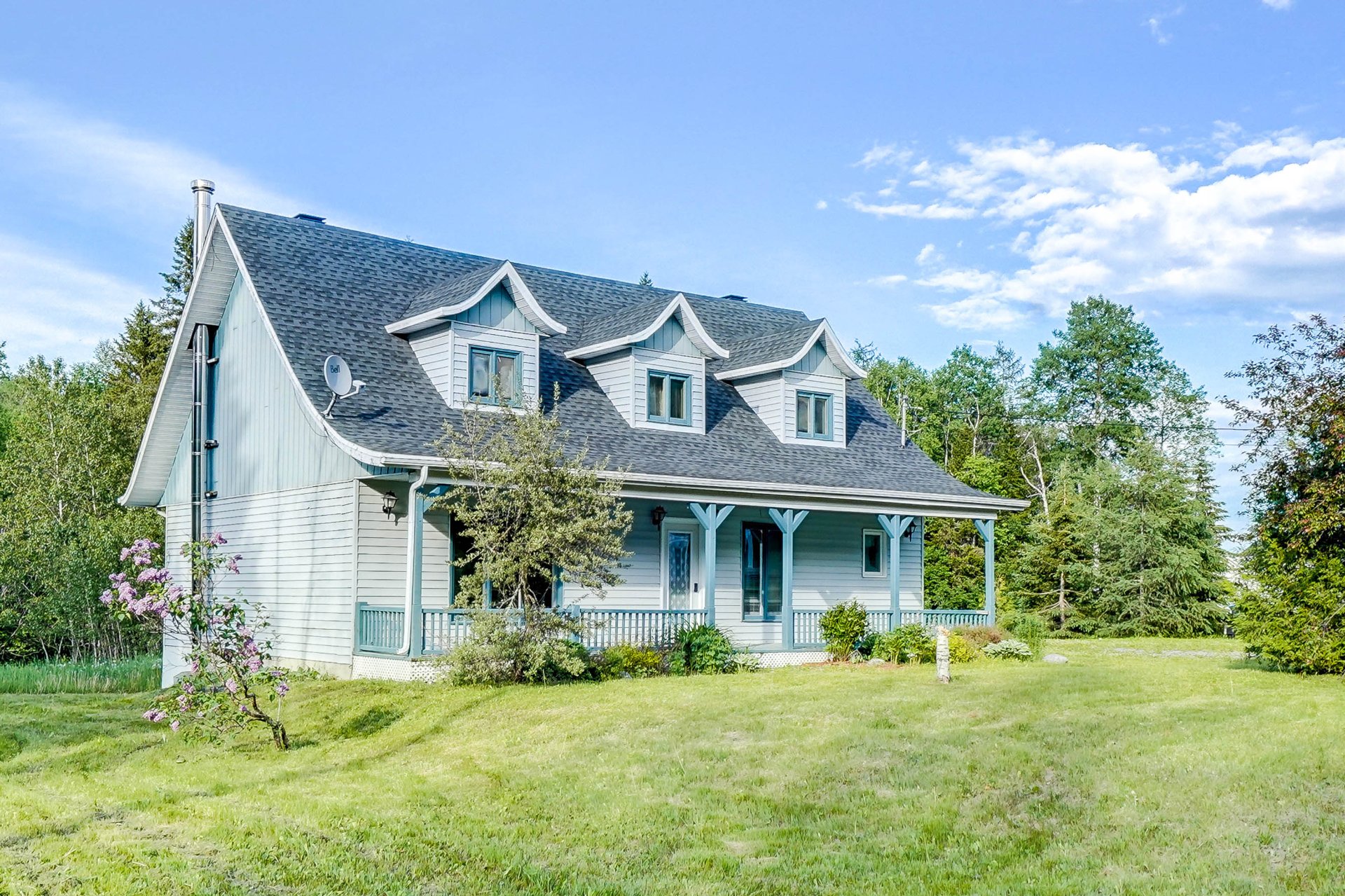 Superbe maison canadienne SEULEMENT 90 000 BasStLaurent Montreal