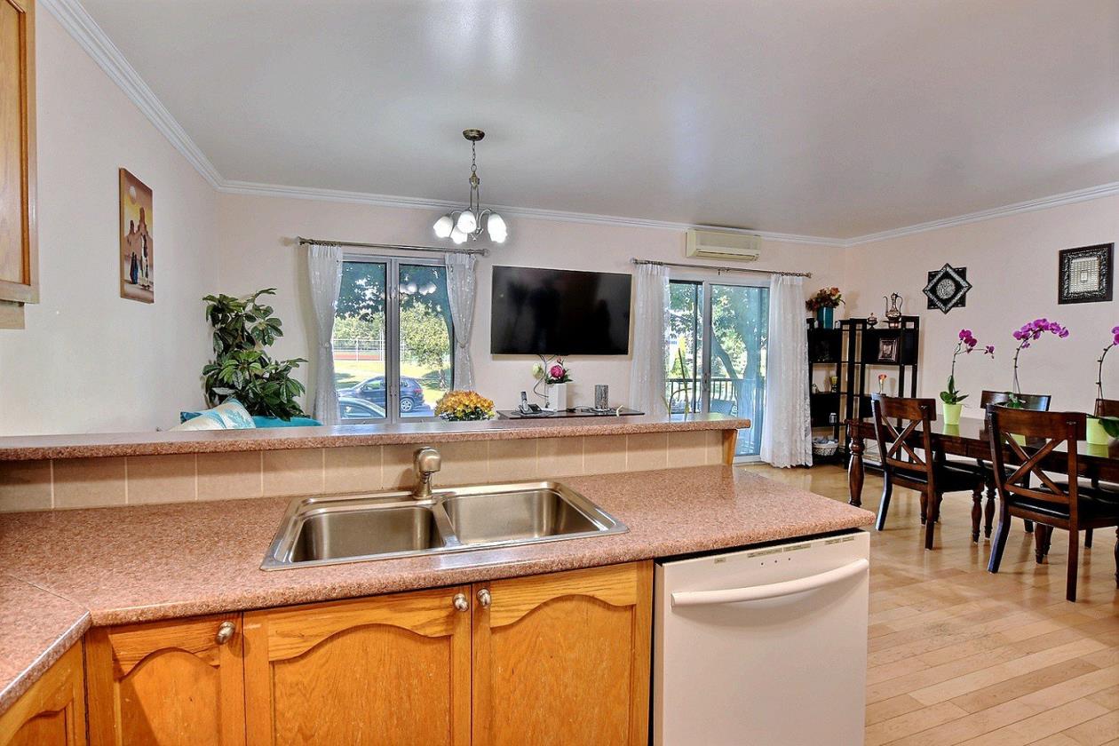 Superbe condo rénové face à un parc à StLéonard Montreal/CentreVille