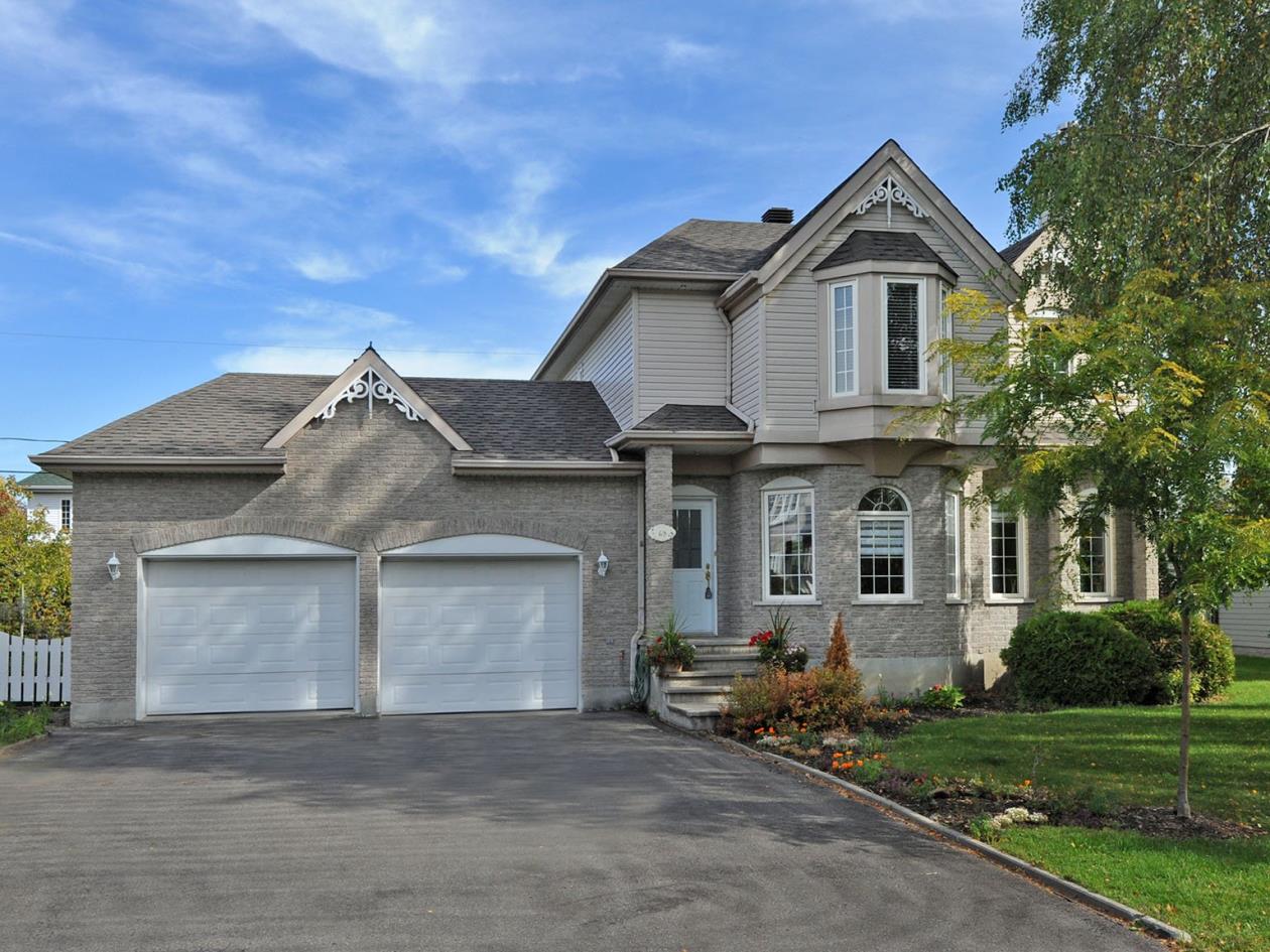 Maison impeccable de 4 chambres à CoteauduLac Montreal/CentreVille