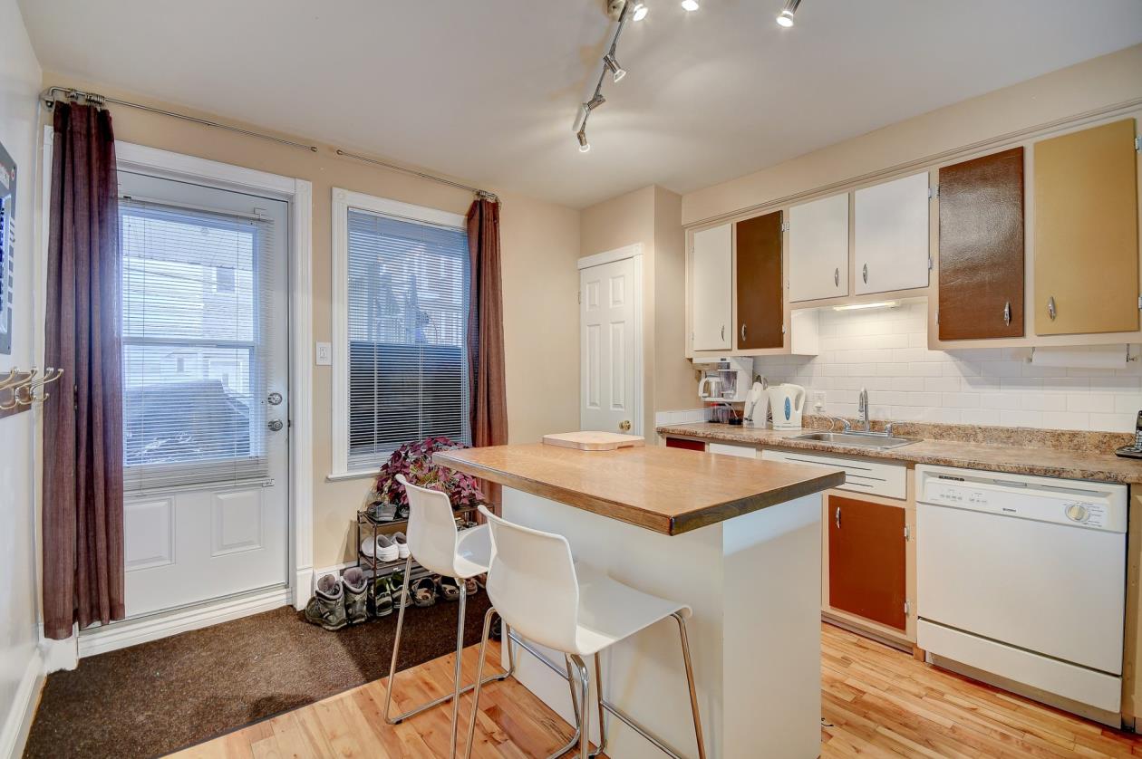 6plex extrêmement bien entretenu à VilleMarie Montréal Montreal/Centre