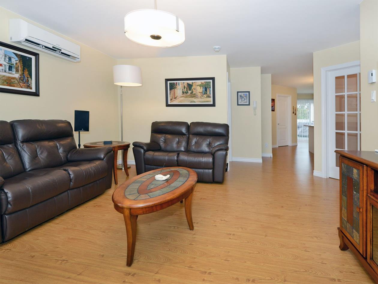 Beau condo 2 chambres Construction 2013 Les Coteaux Montreal/Centre