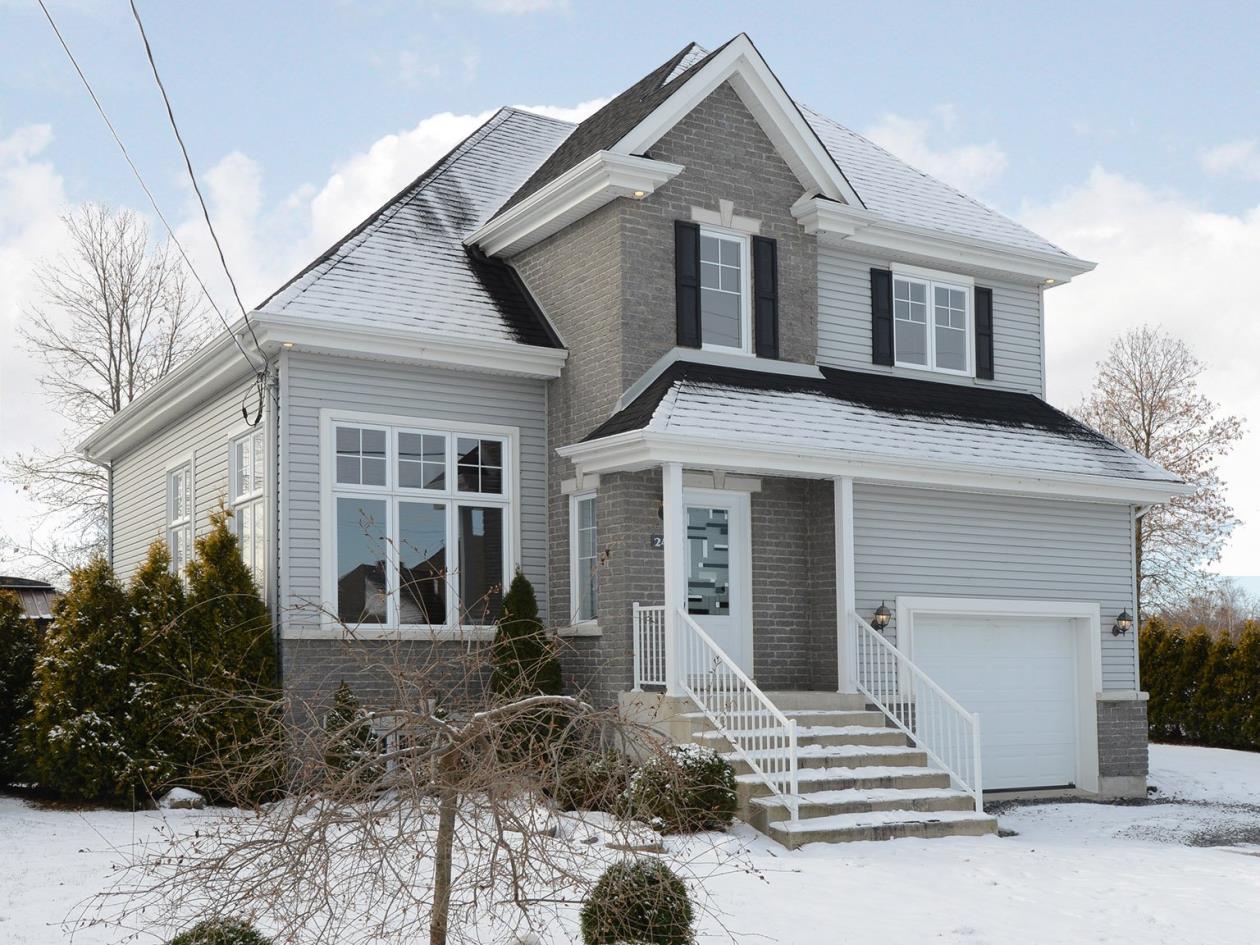 Magnifique maison adossée au golf de StZotique Montreal/CentreVille