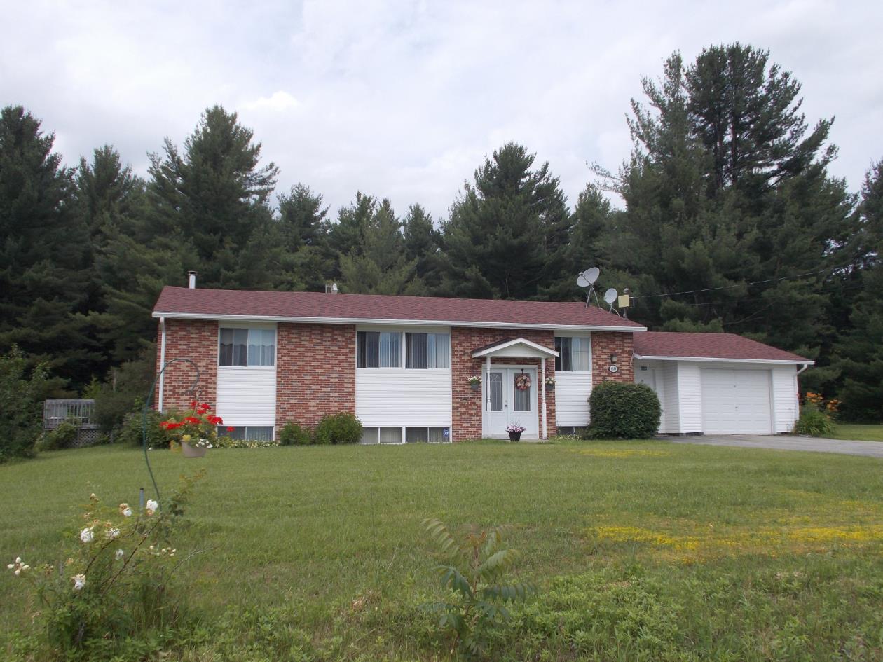 Maison de campagne avec terre boisée de 50 acres SaintAnicet Montreal