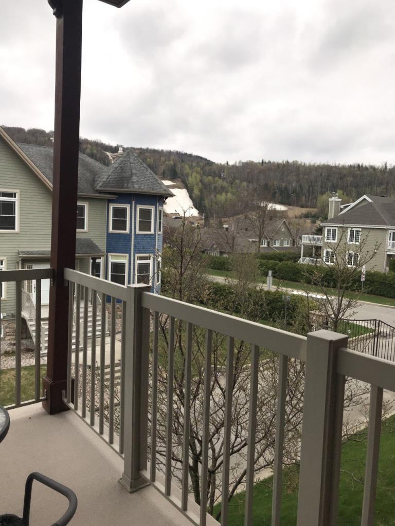 Superbe condo sur 2 étages au pied des pistes du Mont StSauveur