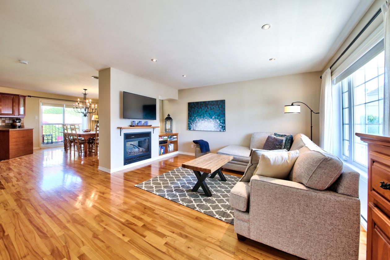 Magnifique propriété quartier Renaissance à Laval SainteRose Montreal