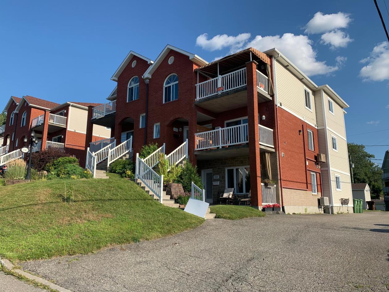 Coup de cœur assuré ! Condo 2 chambres à Sherbrooke Montreal/Centre