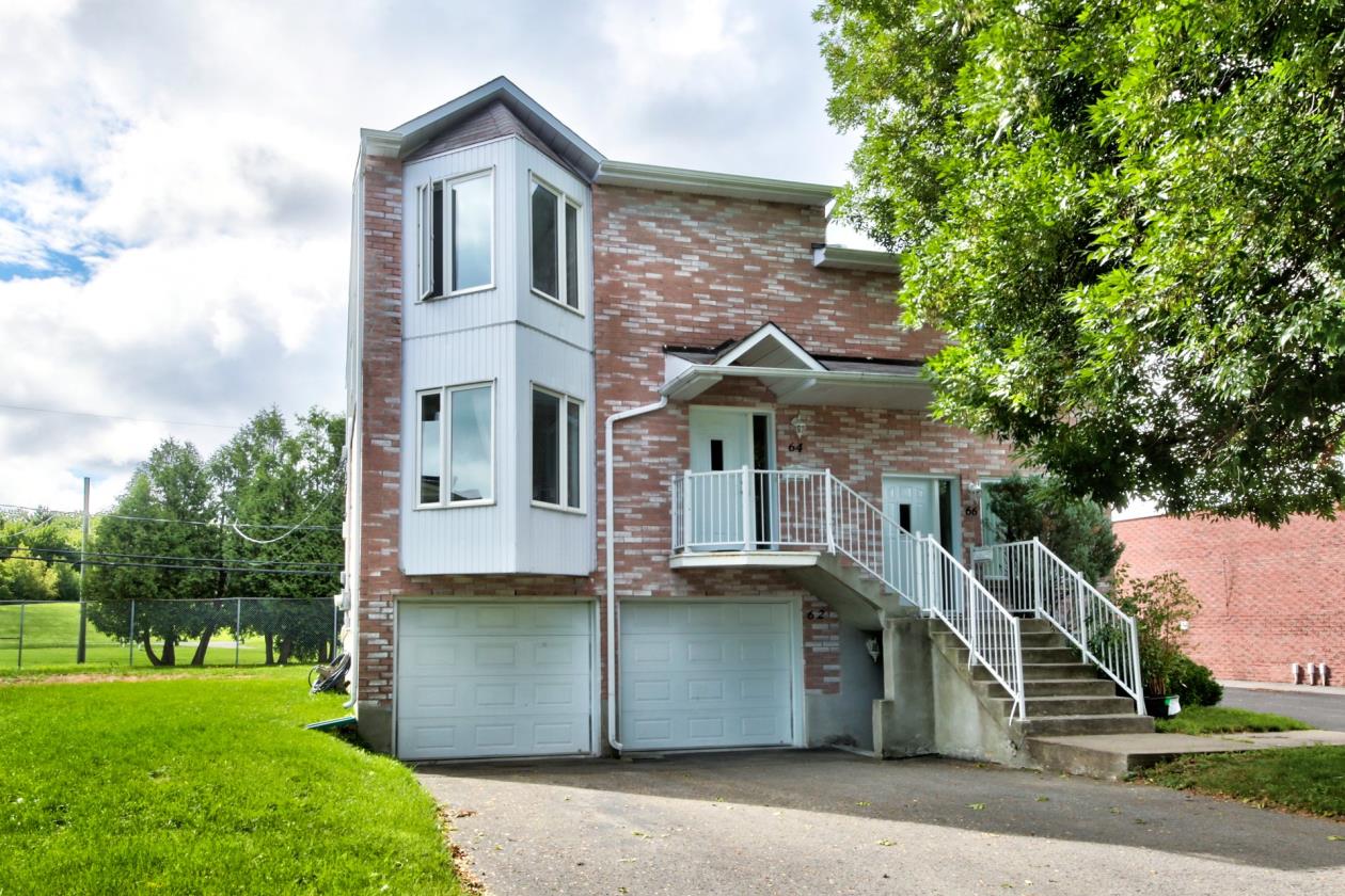Grand triplex avec garage double Secteur recherché Blainville Montreal